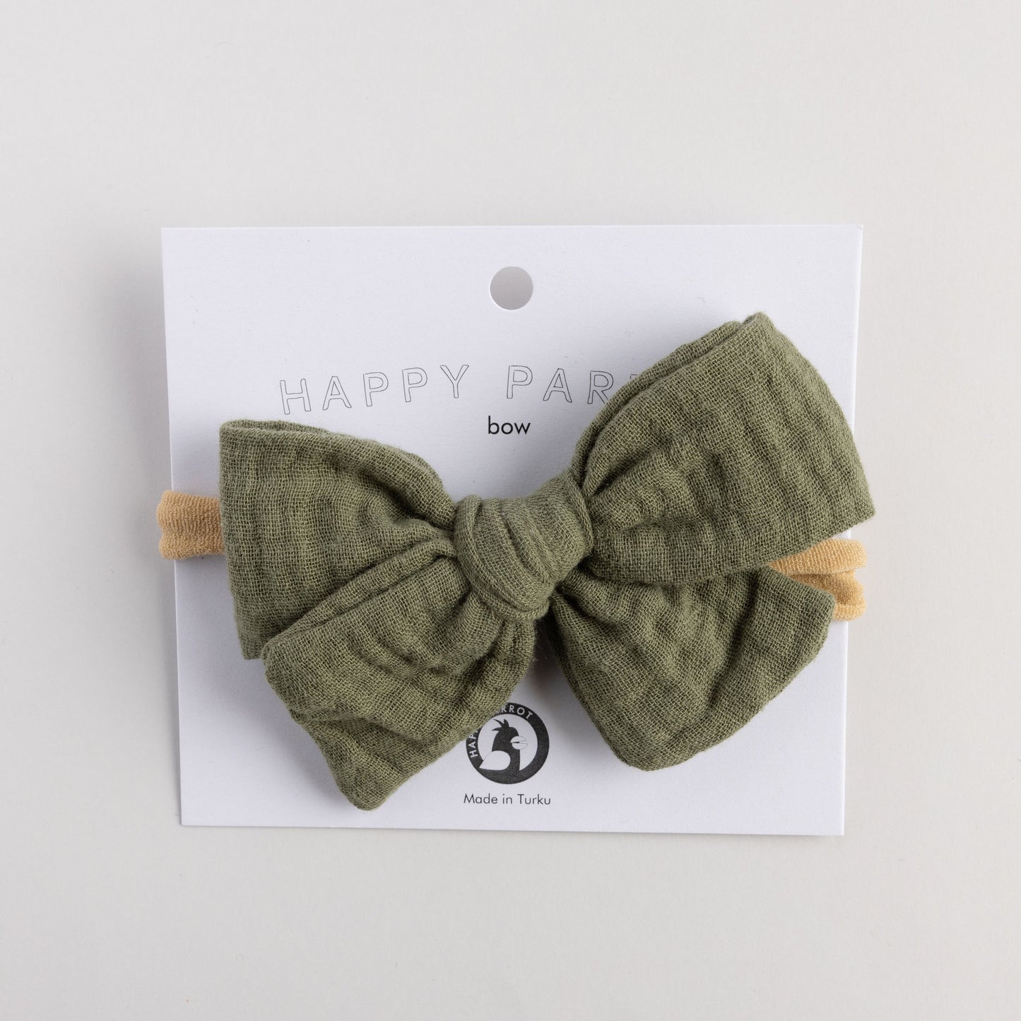 Samanlaiset rusetit isälle ja pojalle ristiaisiin nimiaisiin juhliin isyyspakkaus sisältö ideoita vihreä rusetti äidille ja tyttarelle lapselle vauvalle samisrusetit häihin babyshower lahja vastasyntyneen äidille vanhemmille joululahja lapsenlapsen vanhemmille puuvillarusetit musliinikankaasta musliinirusetit hiuskoristeet hiusrusetit äidille ja lapselle tytölle tytöille lapsille kaularusetit isälle ja pojalle pojille lapsille asusteet