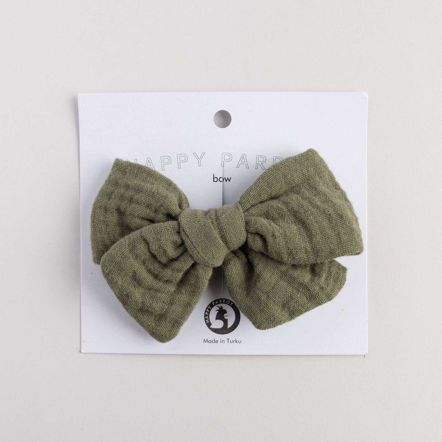 Samanlaiset rusetit isälle ja pojalle ristiaisiin nimiaisiin juhliin isyyspakkaus sisältö ideoita vihreä rusetti äidille ja tyttarelle lapselle vauvalle samisrusetit häihin babyshower lahja vastasyntyneen äidille vanhemmille joululahja lapsenlapsen vanhemmille puuvillarusetit musliinikankaasta musliinirusetit hiuskoristeet hiusrusetit äidille ja lapselle tytölle tytöille lapsille kaularusetit isälle ja pojalle pojille lapsille asusteet