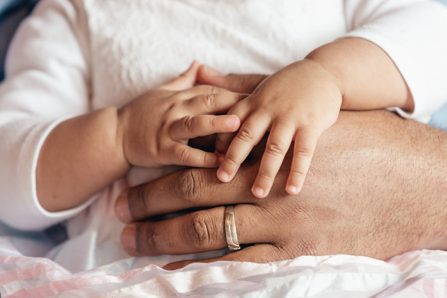 isyyspakkaus ideoita isyyspakkaukseen mitä isyyspakkaukseen raskaudesta kertominen vauvasta raskauden ilmoittaminen lahja vauvalle lahja vastasyntyneelle virstanpylväskortit lahja varpajaisiin lahja babyshowereihin musta tulee isoveli musta tulee isosisko ristiäislahja nimiäislahja ristiäiset nimiäiset lahja vanhemmille lahja isälle äidille lahjaideoita isyyspakkaukseen vauvakirjat lahja kummilapselle lahja kummille kummiksi pyytäminen babyshower ideoita kummitodistus äitienpäivälahja isänpäivälahja