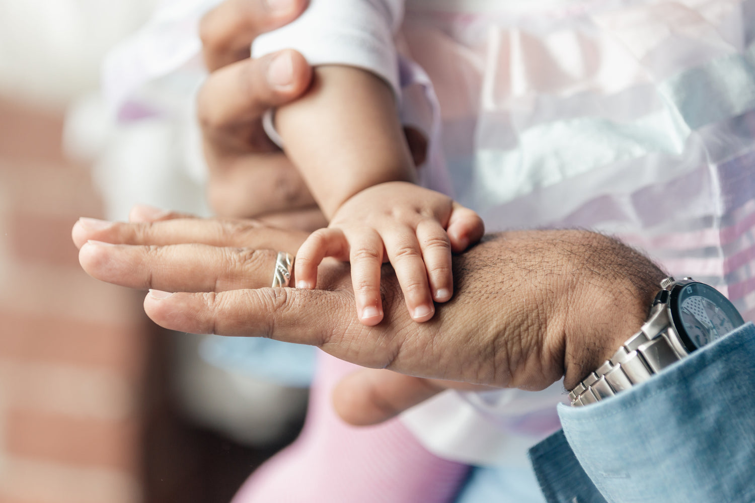 isyyspakkaus ideoita isyyspakkaukseen mitä isyyspakkaukseen raskaudesta kertominen vauvasta raskauden ilmoittaminen lahja vauvalle lahja vastasyntyneelle virstanpylväskortit lahja varpajaisiin lahja babyshowereihin musta tulee isoveli isosisko ristiäislahja nimiäislahja ristiäiset nimiäiset lahja vanhemmille lahja isälle äidille lahjaideoita isyyspakkaukseen vauvakirjat lahja kummilapselle lahja kummille kummiksi pyytäminen babyshower ideoita kummitodistus äitienpäivälahja isänpäivälahja kummilahja