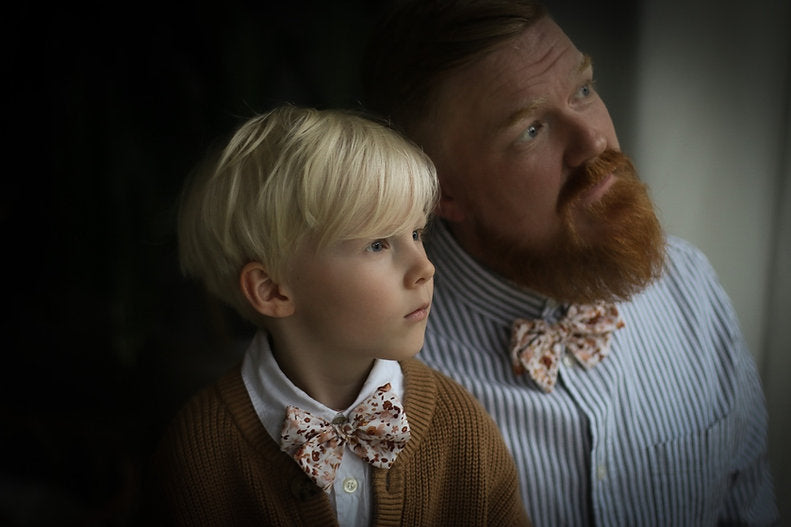 Hiusrusetteja ja kaularusetteja samisteluun, sävy Sienna