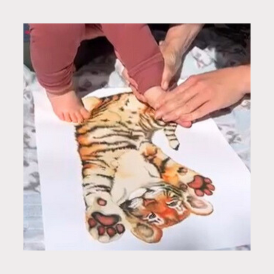 Tiger-taideprintti maalauspaperilla. Paina jalanjälki itse <3