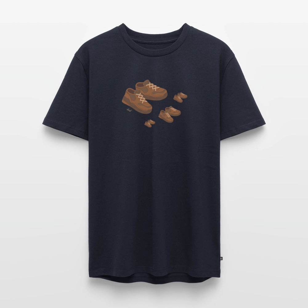 Dad-t-paita four pairs of shoes, luomupuuvillaa - laivastonsininen