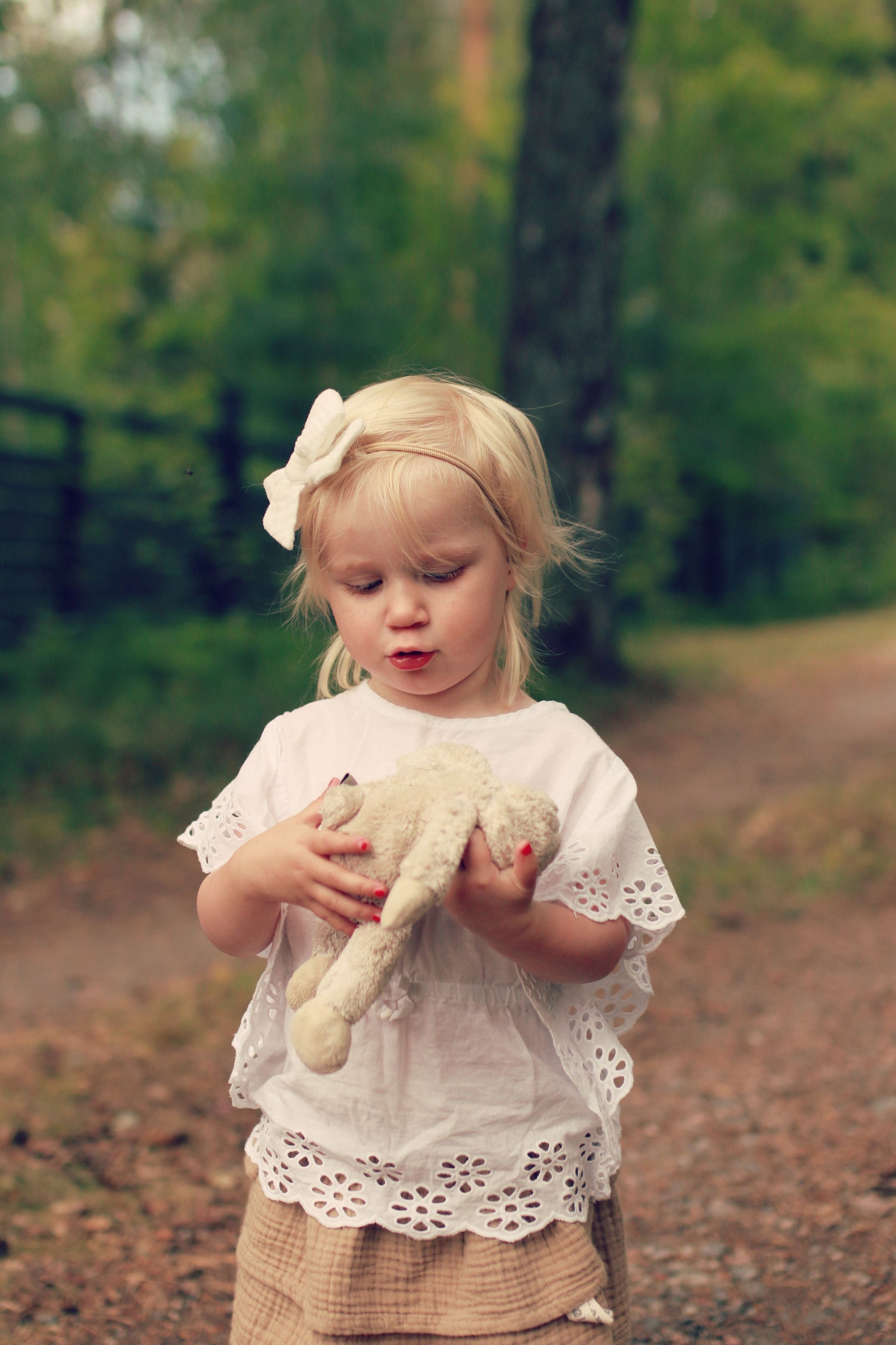 Samanlaiset rusetit äidille ja tyttarelle lapselle vauvalle samisrusetit isälle ja pojalle ristiaisiin nimiaisiin juhliin häihin babyshower lahja vastasyntyneen äidille vanhemmille joululahja lapsenlapsen vanhemmille puuvillarusetit musliinikankaasta musliinirusetit hiuskoristeet hiusrusetit äidille ja lapselle tytölle tytöille lapsille kaularusetit isälle ja pojalle pojille lapsille asusteet isyyspakkaus sisältö ideoita